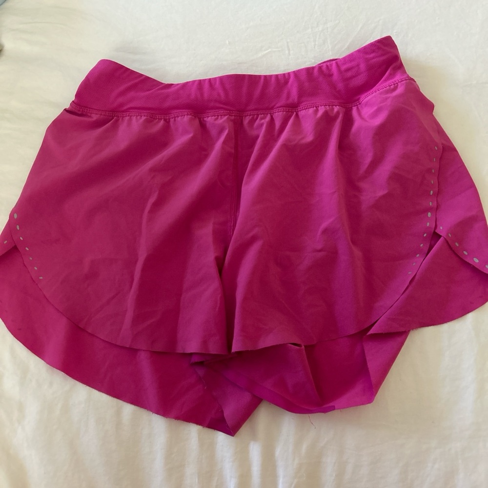 Lululemon shorts sonic pink size 6 perfect condition